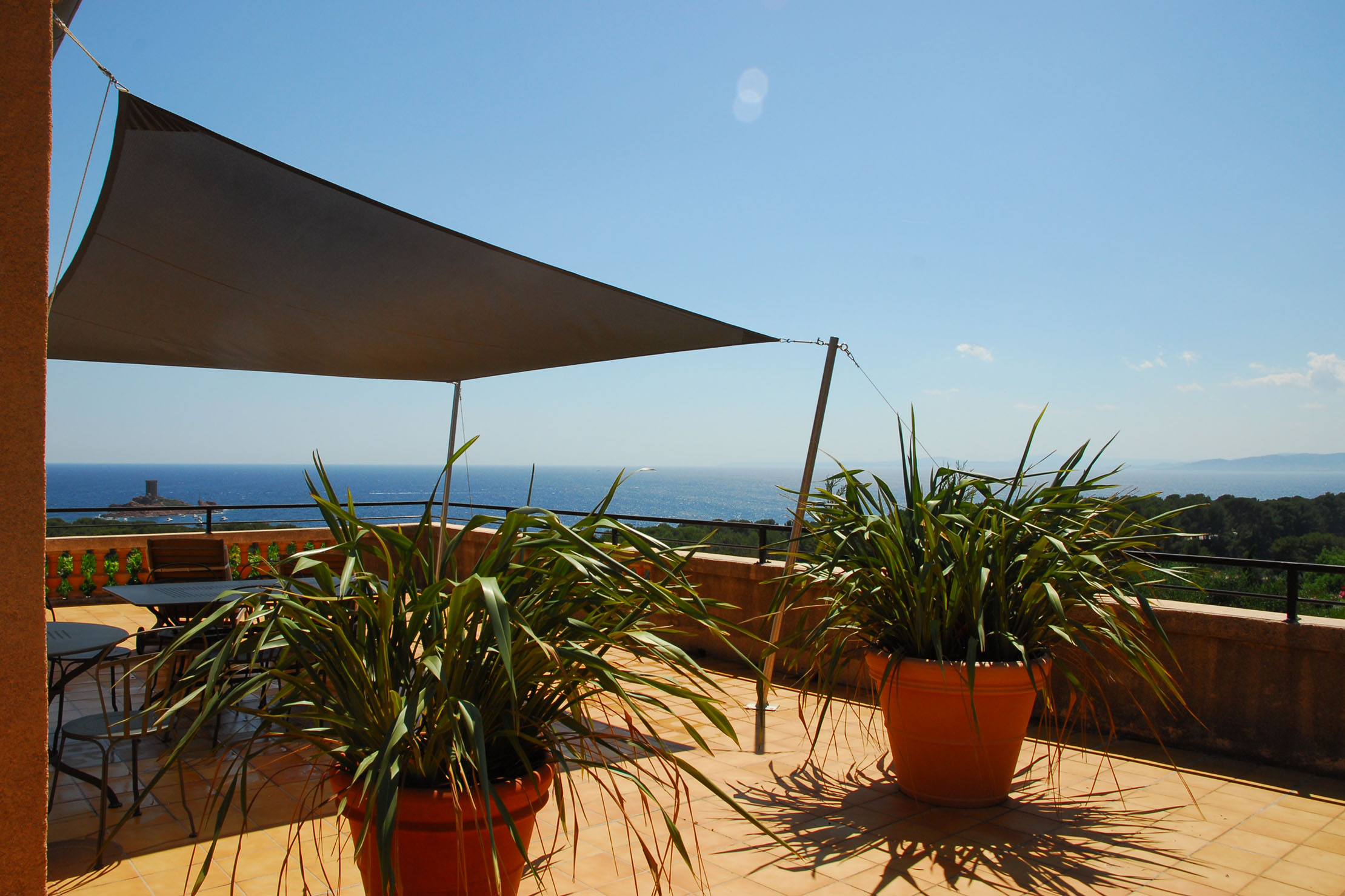 Terrasse avec vue sur le golfe de Fréjus